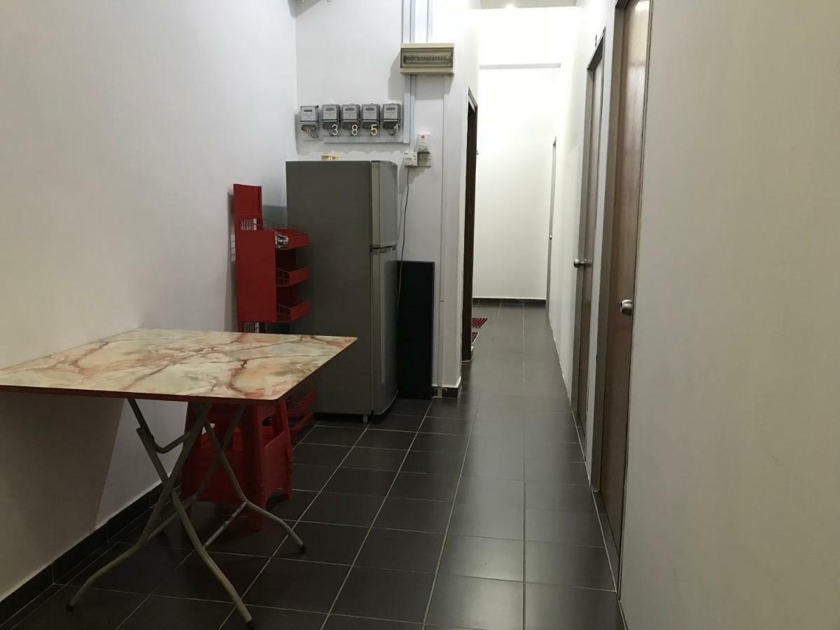 Jiaxin Hostel Ulu Tiram Exterior photo
